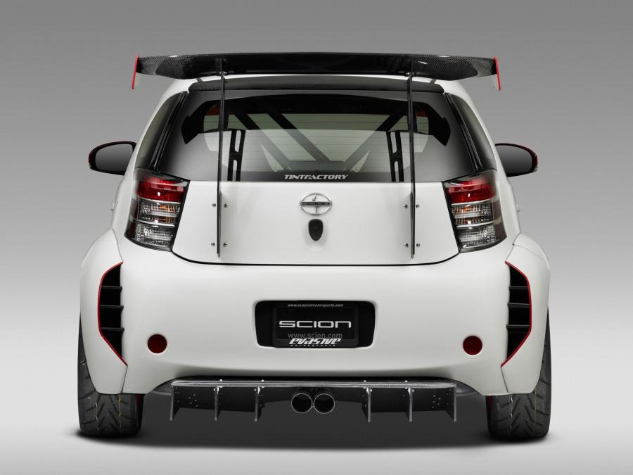  Toyota iQ Evasive 2011 года  (фото 9 из 12)